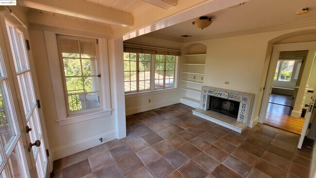 Building Photo - 139 Woodland Way
