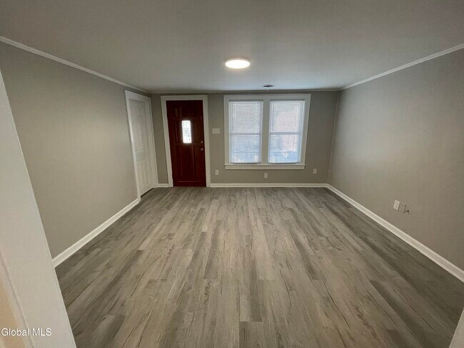 Building Photo - 28 Leversee Ave