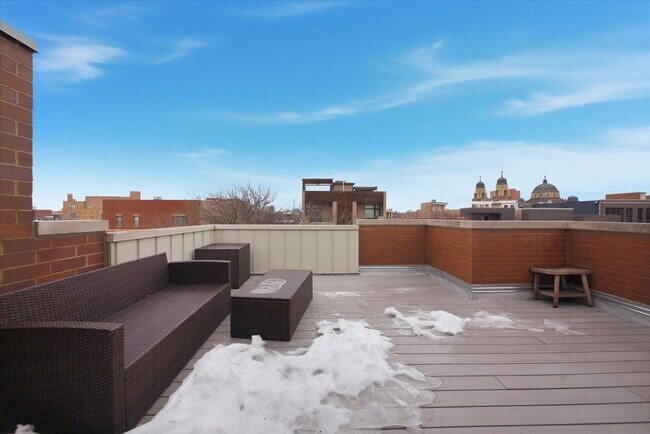 Building Photo - 1523 W Huron St