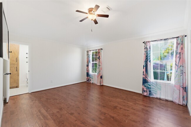 Building Photo - 6666 Fairfield St