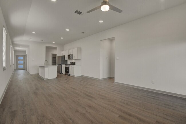 Building Photo - 325 Robertson