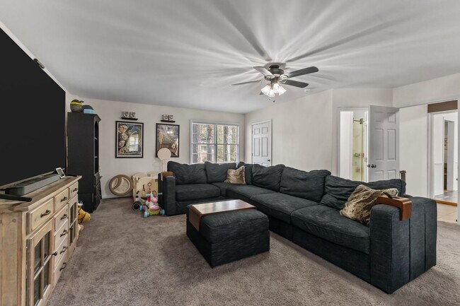 Building Photo - 2125 Forest Hills Dr