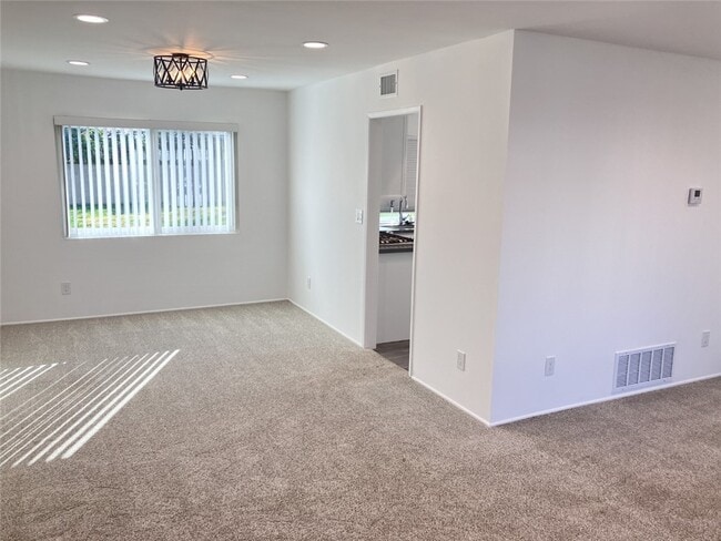 Building Photo - 9022 Hyde Park Dr