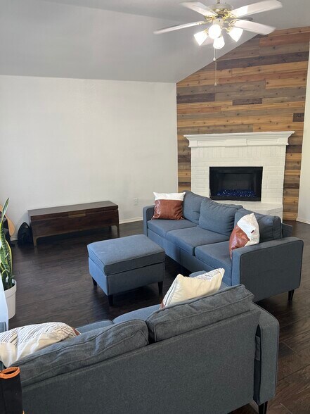 Living room - 11146 Clearstream Ln