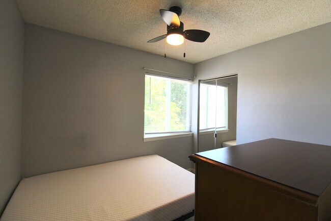 Building Photo - 1330 Hunters Rd