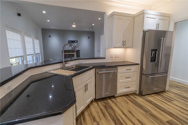 Building Photo - 4518 Olive Tree Ave