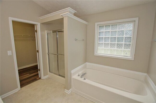 Building Photo - 1490 Creek Pointe Cir