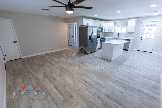 Building Photo - 6415 E Aspen Ave