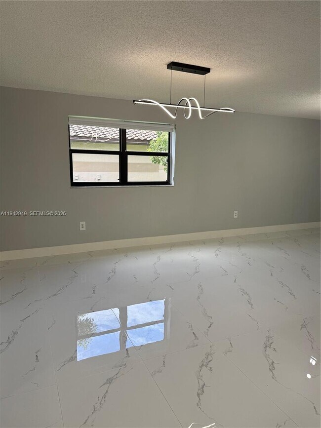 Building Photo - 9937 Nob Hill Pl