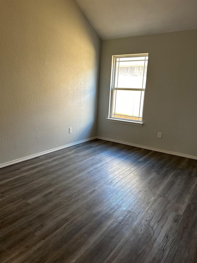 Building Photo - 3601 Pontiac Ave