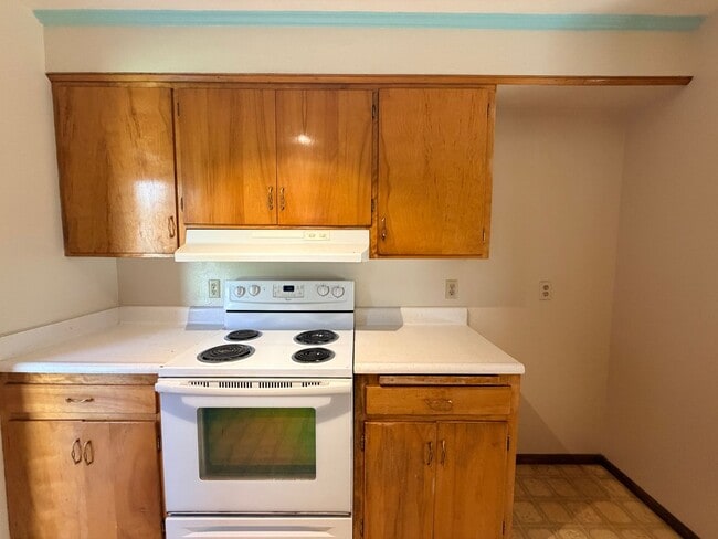 Building Photo - Just listed! Well maintained home in great location!