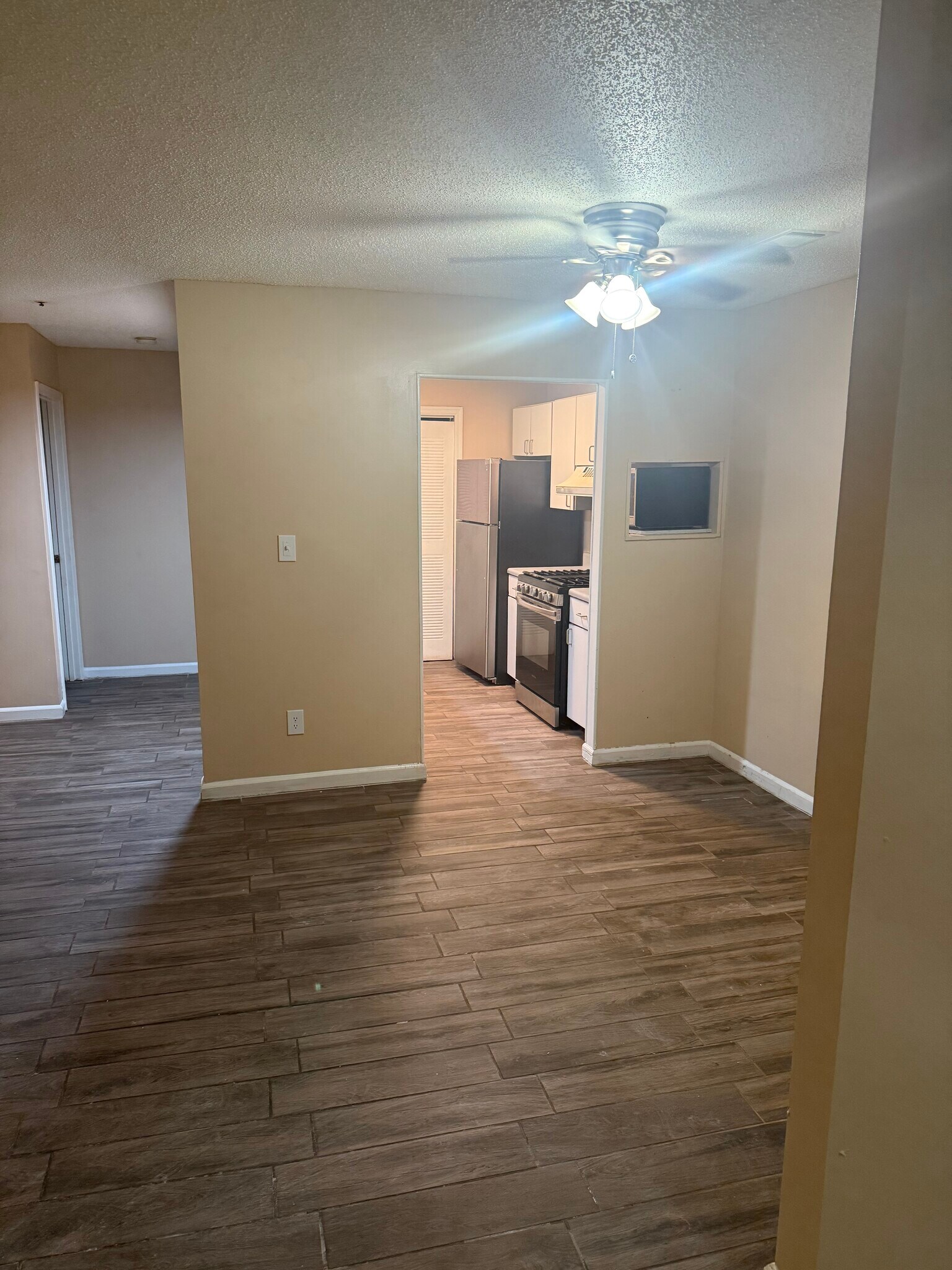 Building Photo - 606 Ridge Creek Dr
