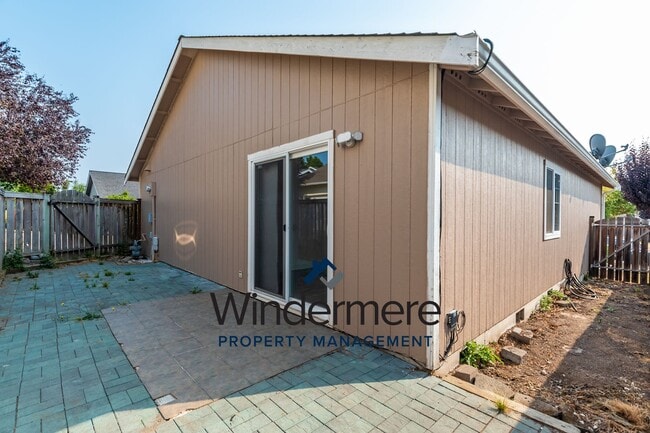 Building Photo - 1153 NE Cordero Pl