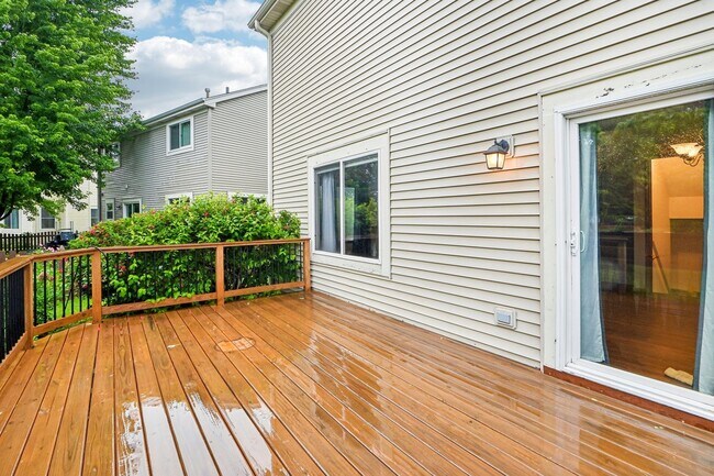 Building Photo - 971 Lakestone Ln