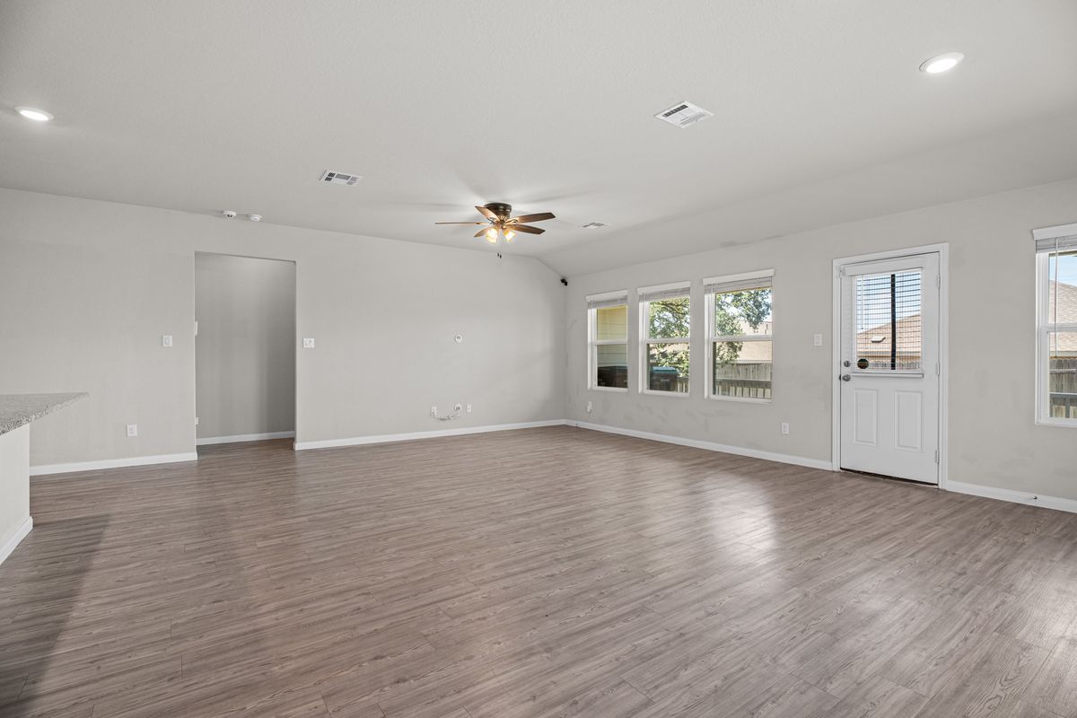 Building Photo - 1047 Raceland Rd