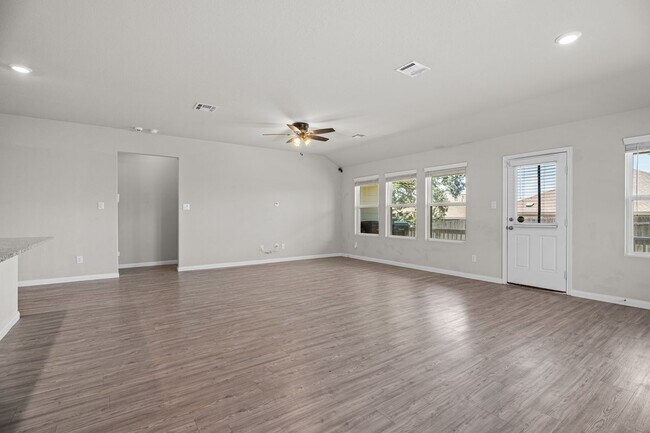 Building Photo - 1047 Raceland Rd