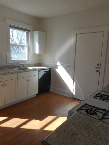 Building Photo - 58 Lithgow St