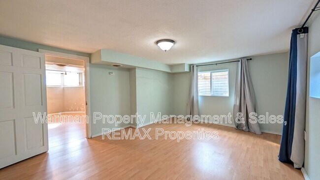 Building Photo - 2102 W Kiowa St