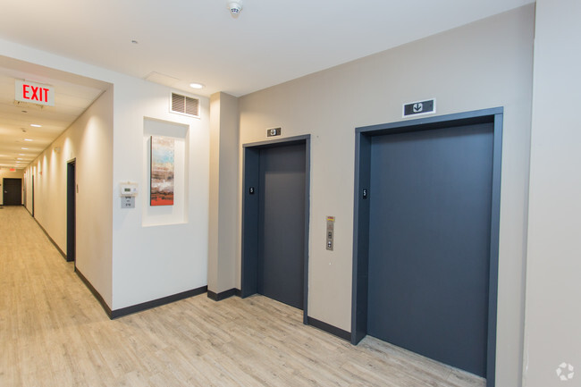 Lobby Photo - East Berkeley Street, 160