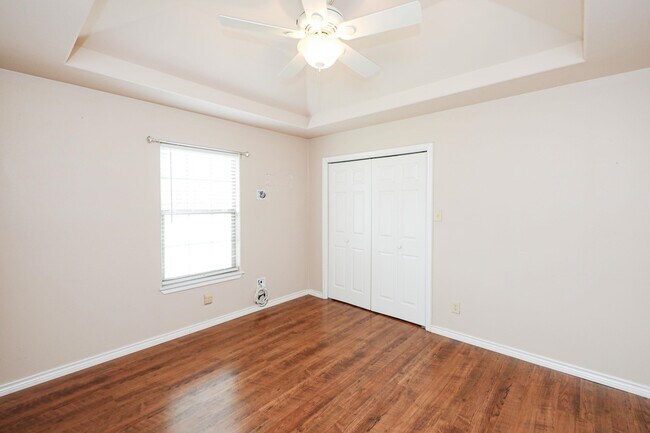Building Photo - 402 Cayman Ct