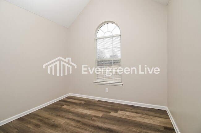 Building Photo - 270 Greenway Dr