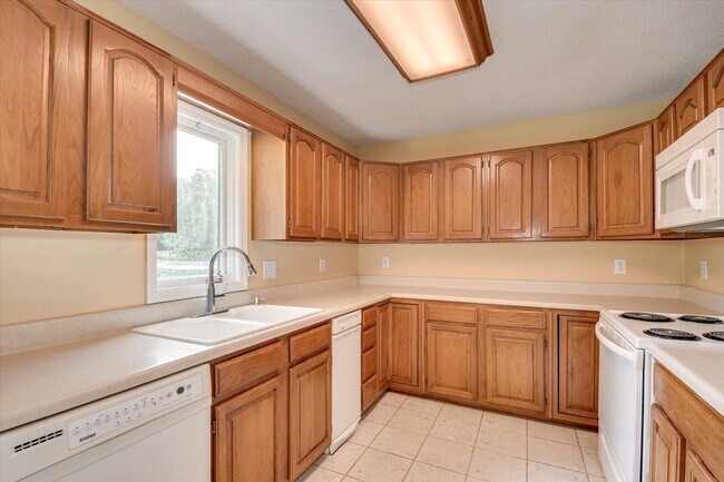 Building Photo - 106 Riverbend Dr