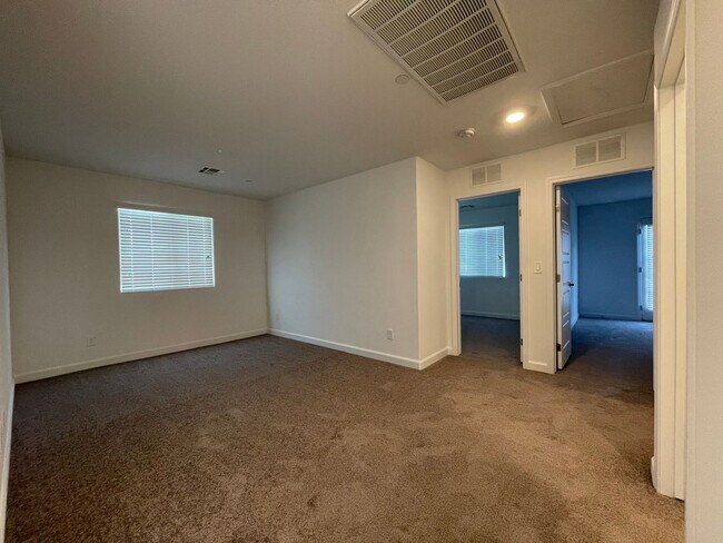 Building Photo - HENDERSON CADENCE COMMUNITY - 3 bed 2.5 ba...