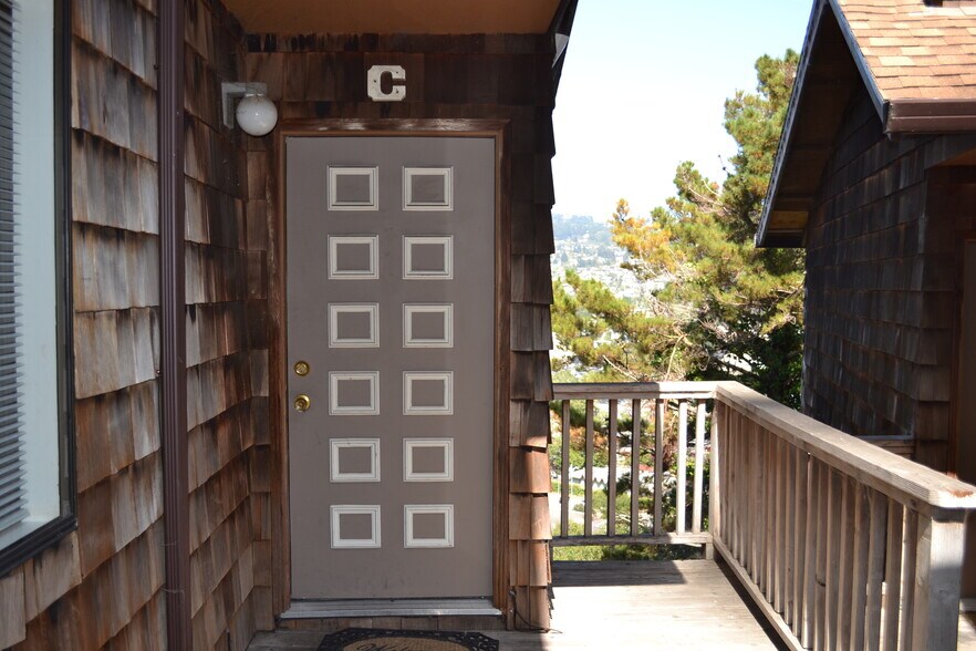 Primary Photo - 525 Jackson St