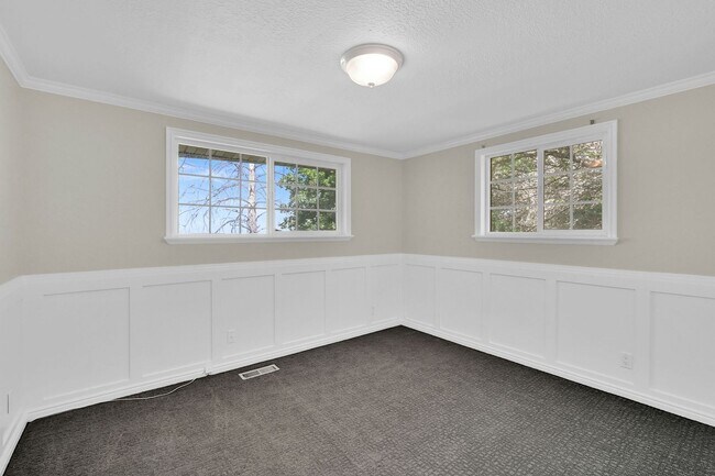 Building Photo - 4050 Taylor Ave