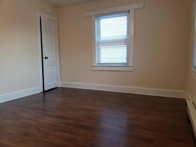 Building Photo - 218 Marshall St