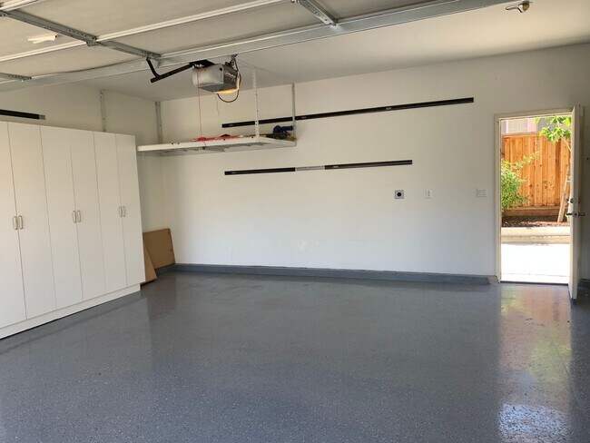 Building Photo - Freshly Painted Interior for this Single F...