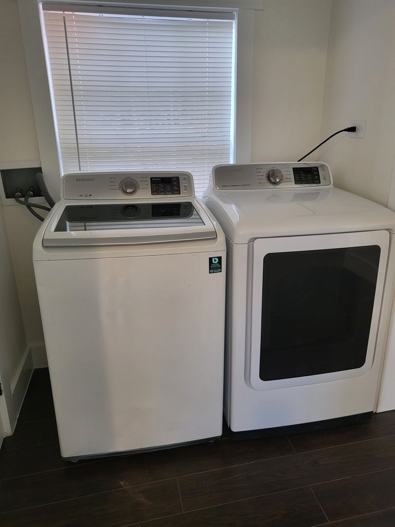 Building Photo - 427 Floyd Ave