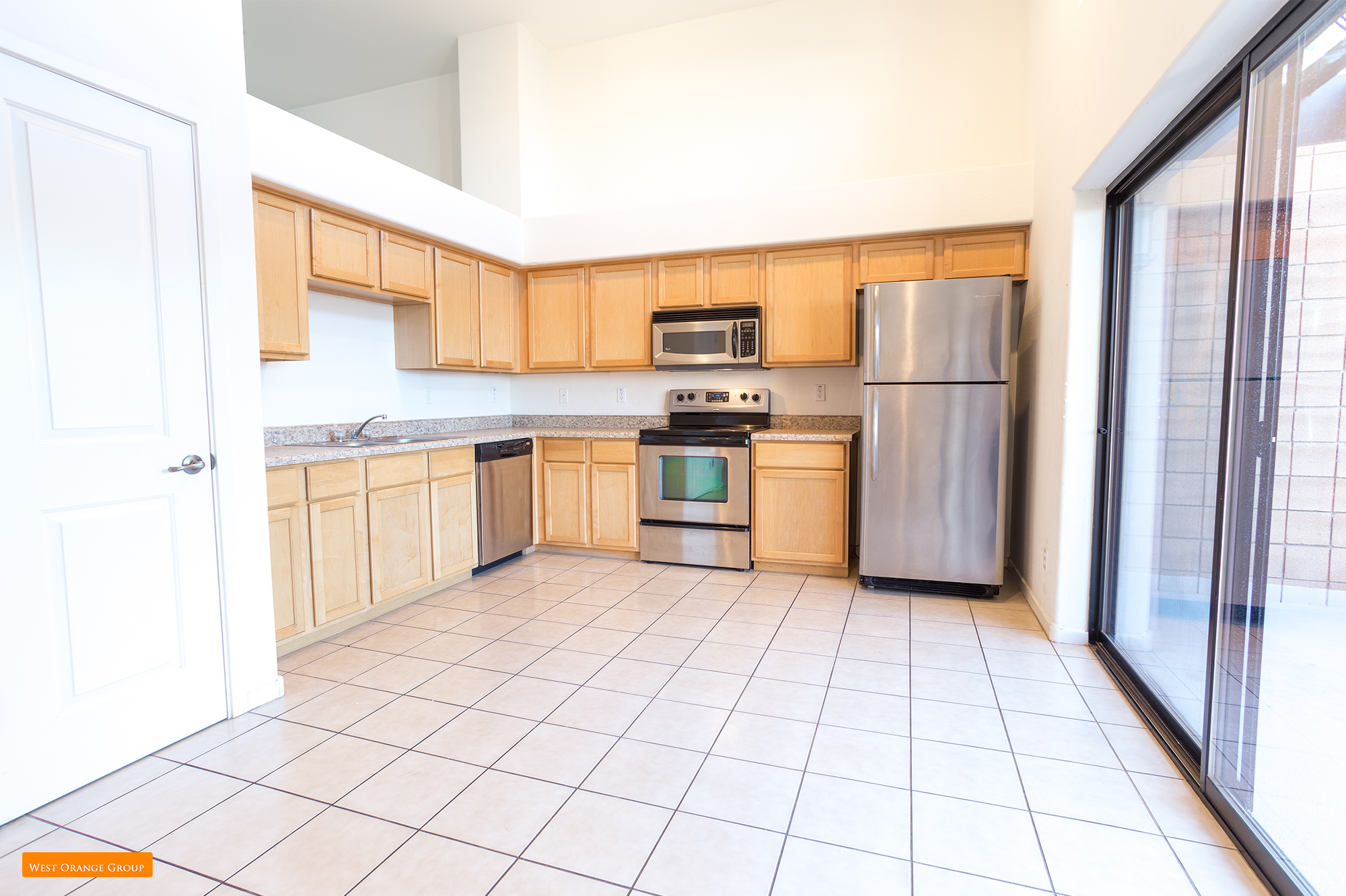 Kitchen - 330 S Farmer Ave