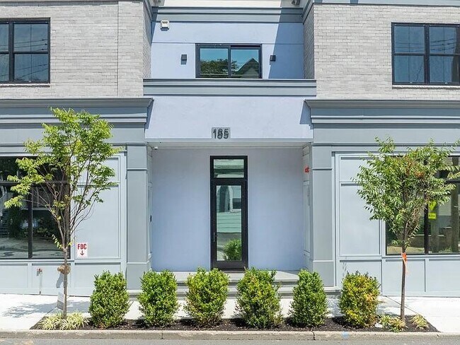 Building Photo - 185 Ashford Ave