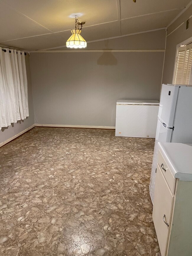 Building Photo - 298 Persimmon St