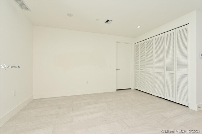 Building Photo - 2000 Metropica Way