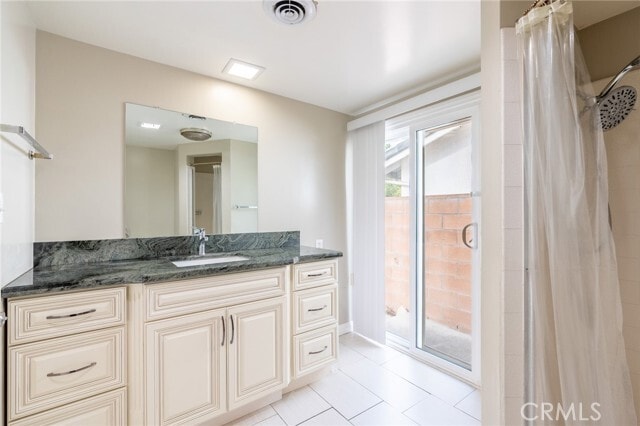 Building Photo - 2221 Palm Cir