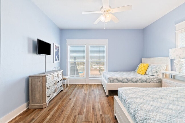 Building Photo - 8515 Surf Dr