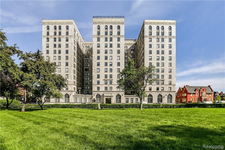 Building Photo - 15 E Kirby St