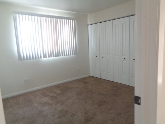 Building Photo - 5854 W 76th Pl