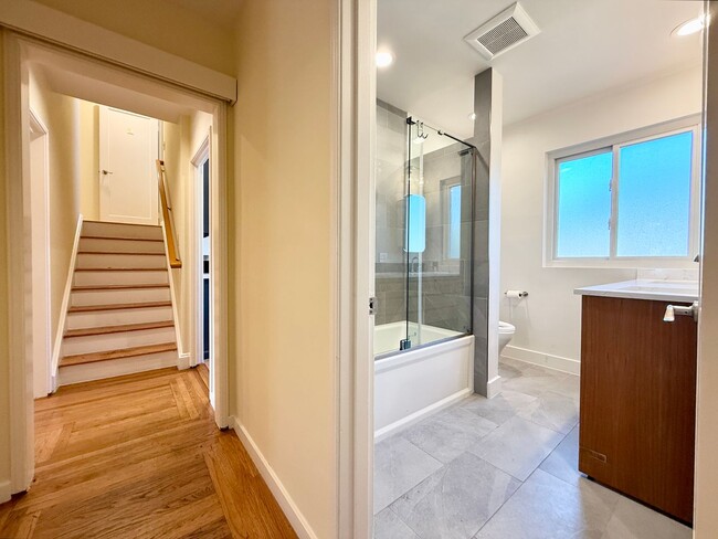 Building Photo - Beautifully Renovated Single-Family Home i...