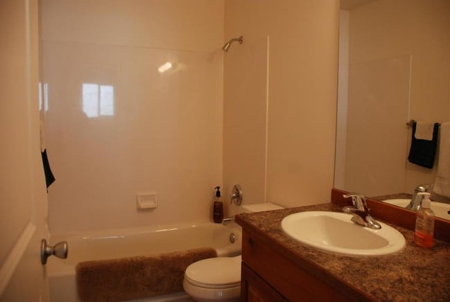 Building Photo - 857 Quinn Ct