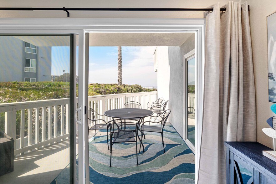 Building Photo - 640 The Village