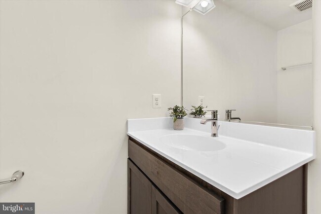 Building Photo - 1102 Thomas Trl