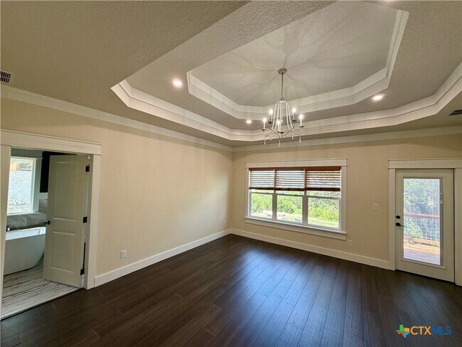 Building Photo - 427 Primrose Path