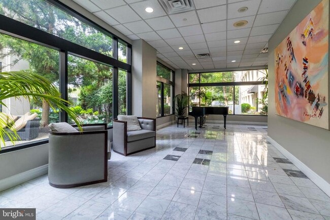 Building Photo - 2001 Hamilton St