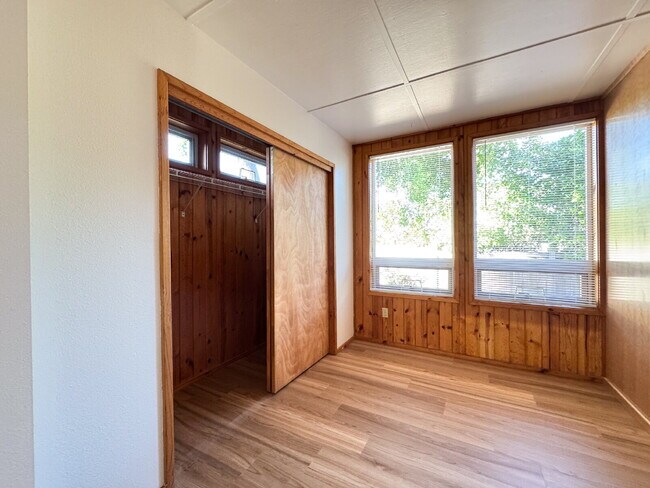 Building Photo - Freshly Updated 4-Bed Retreat Centrally Located in Bellingham