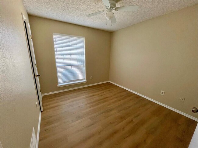 Building Photo - 4916 Timberview Dr