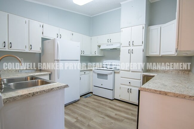 Building Photo - 1606 Oaken Trail