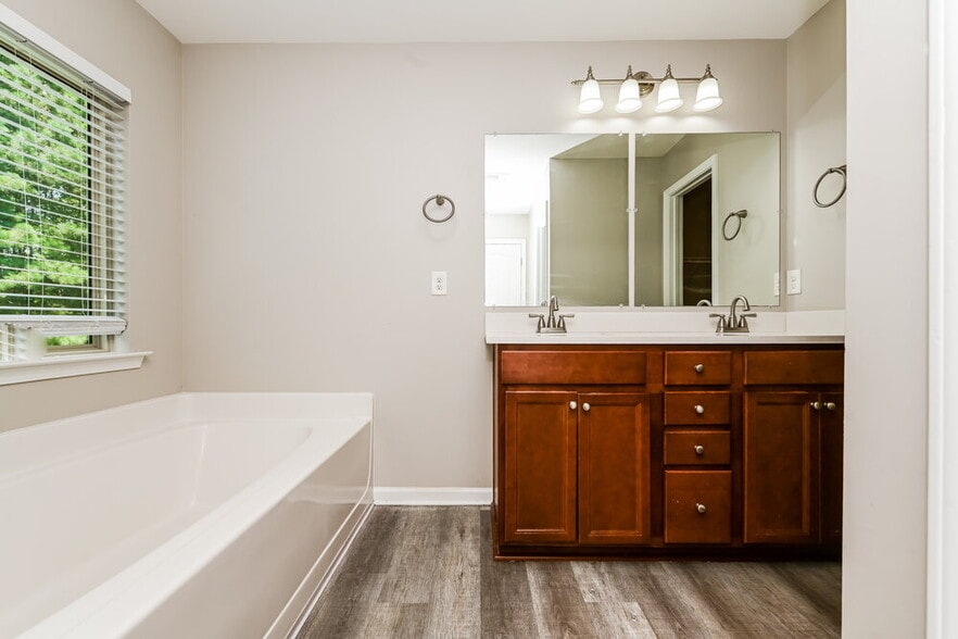 Building Photo - 4325 Comfort Trail